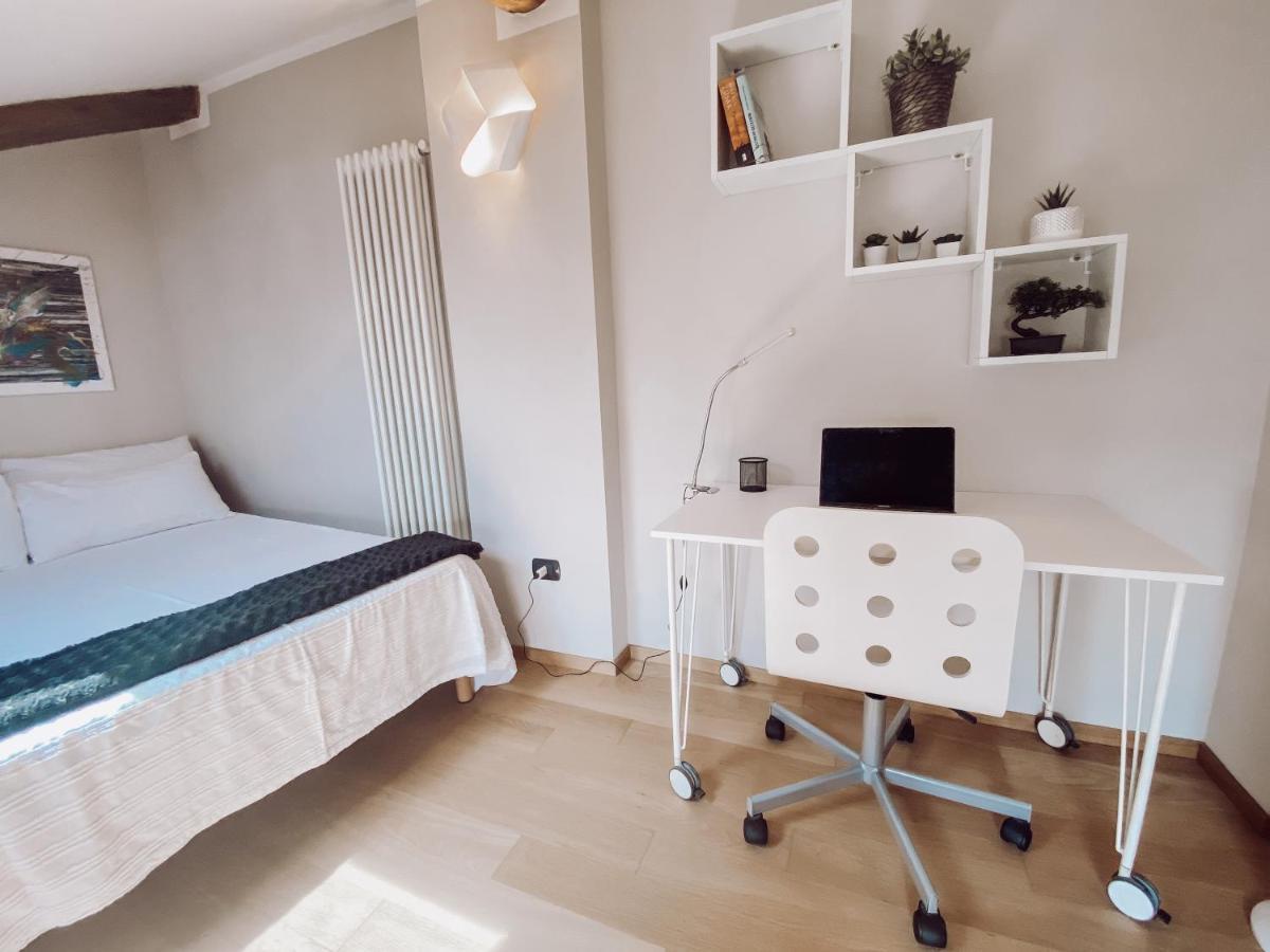 Historic Center Charming Apartment Free Wi-Fi Savigliano Kültér fotó