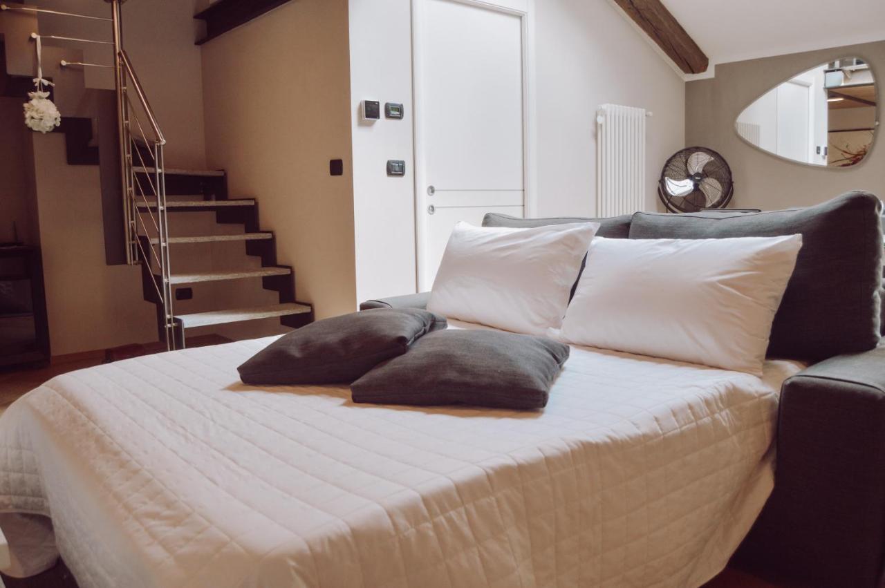 Historic Center Charming Apartment Free Wi-Fi Savigliano Kültér fotó